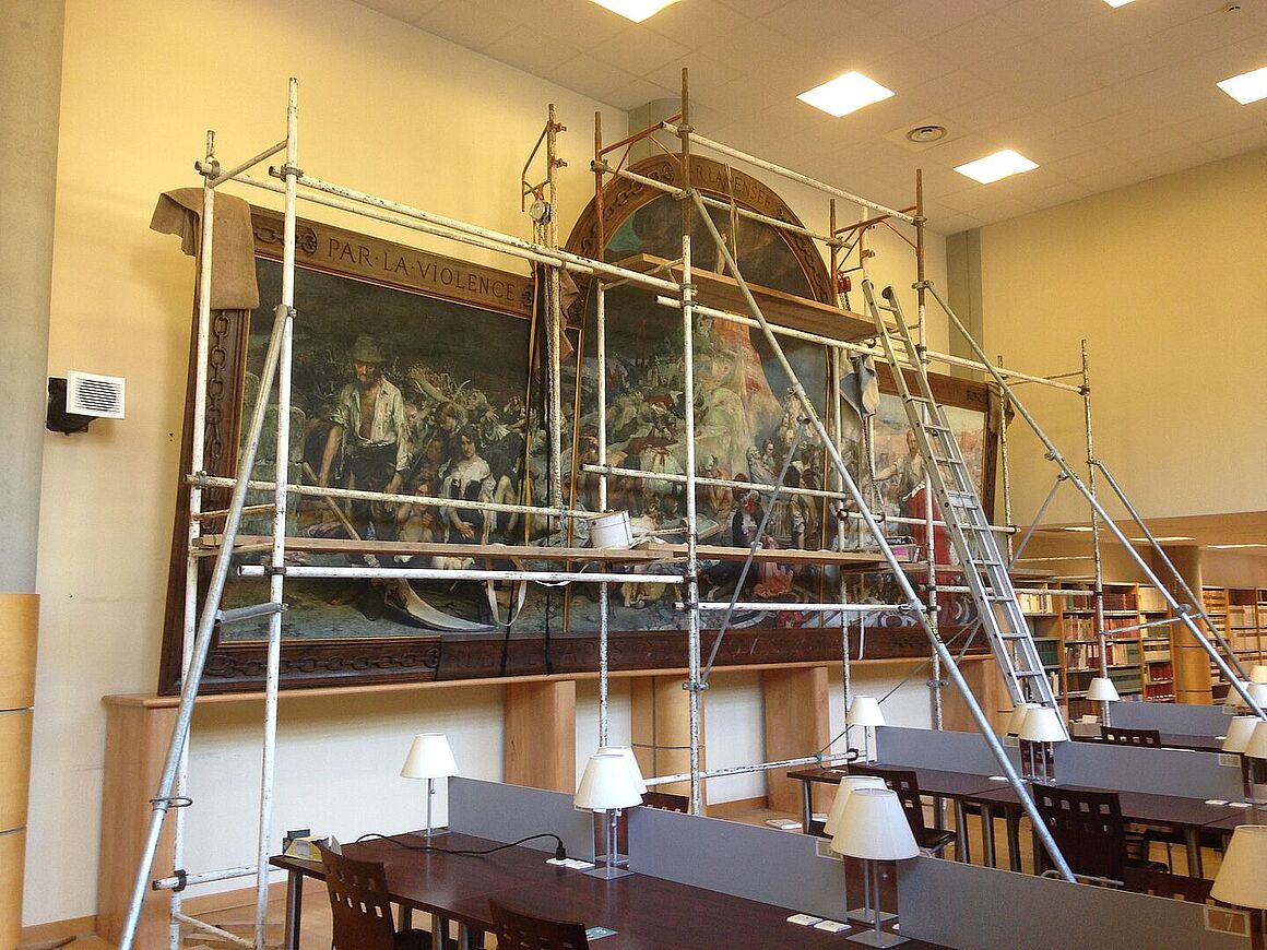 Après restauration, installation du triptyque  aux Archives départementales, août 2018
